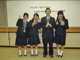 準優勝した松山中央高校チーム